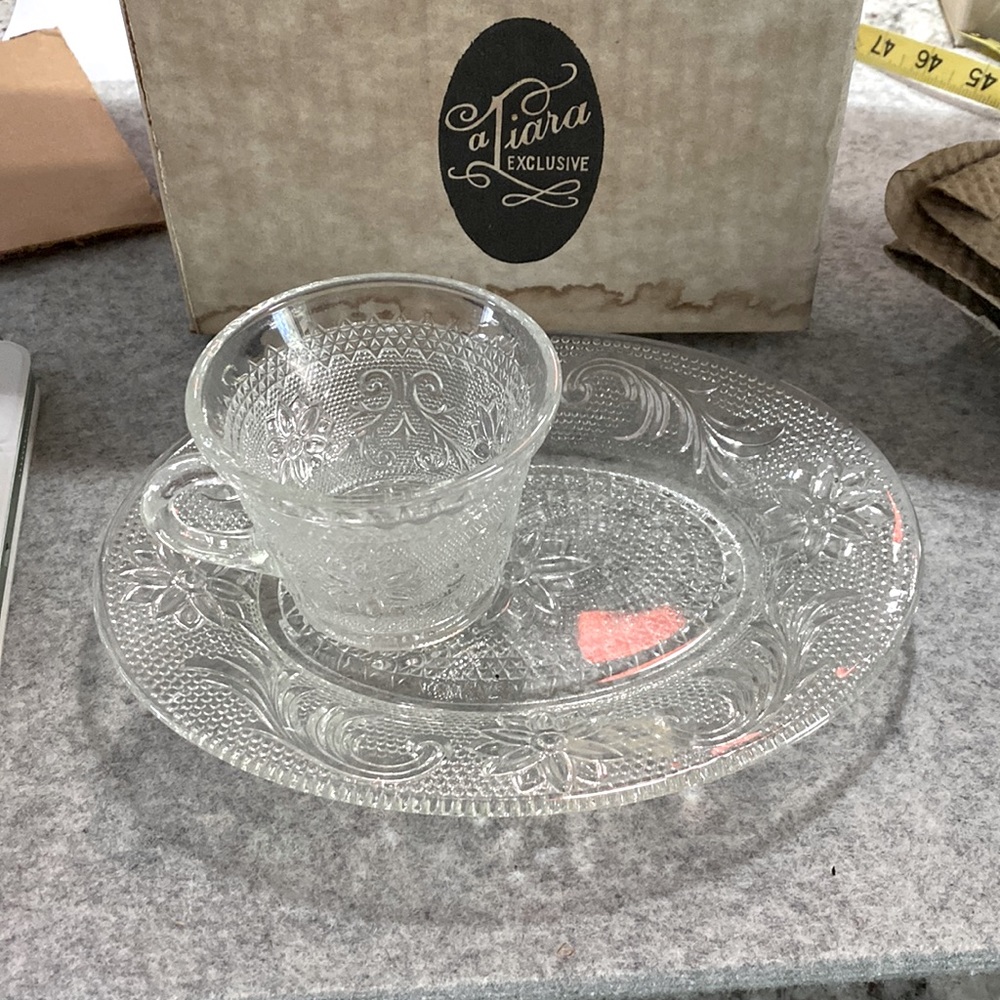 Tiara Glassware set of 4 vintage snack plates & cups never used in original box